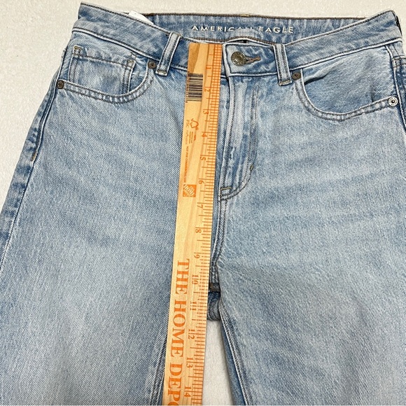American Eagle Outfitters Women's Strigid Mom Jean Light Wash Size 2 - Picture 15 of 16